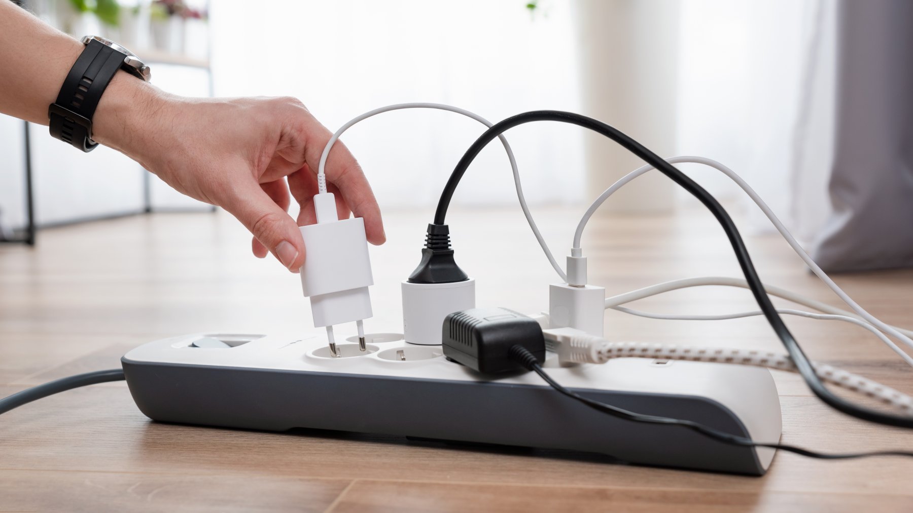 Goodbye to phantom consumption - unplugging appliances before going on vacation can save up to $20 a month