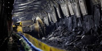 China breaks record with 94.5 GW of new coal plants in 2024, casting doubt on its climate pledges—boasts about clean energy