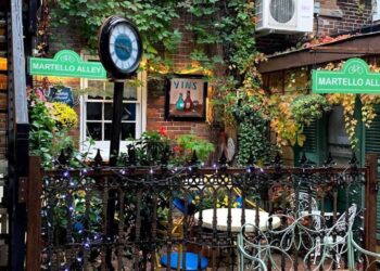 Neither museums nor galleries - this Quebec-inspired alleyway in Kingston is an artistic gem that conquers Instagram