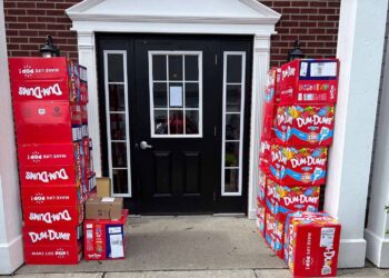 A child ordered more than 70,000 lollipops on Amazon using his mother's credit card in Kentucky—the woman couldn't believe it when she got home