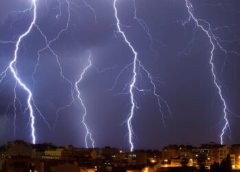 It's official - This lightning flash traveled 515 miles, crossed three states and is the longest in history - it happened in the U.S.