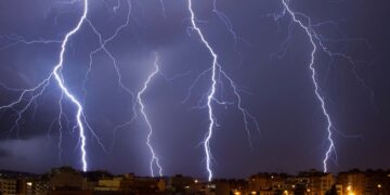 It's official - This lightning flash traveled 515 miles, crossed three states and is the longest in history - it happened in the U.S.