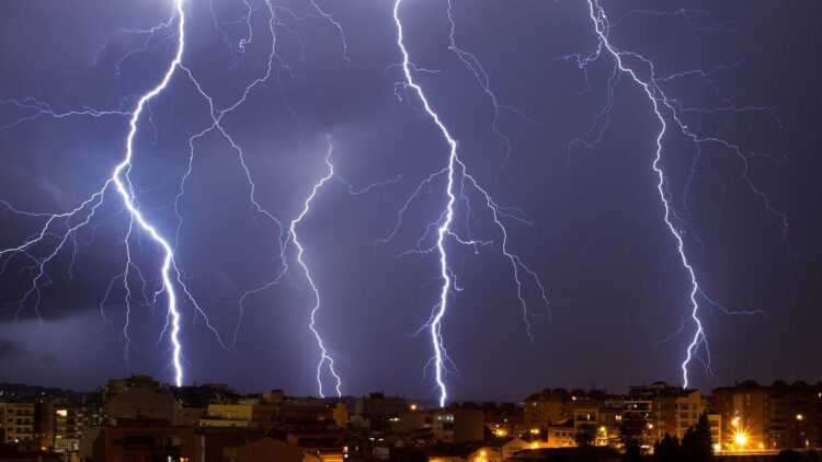 It's official - This lightning flash traveled 515 miles, crossed three states and is the longest in history - it happened in the U.S.