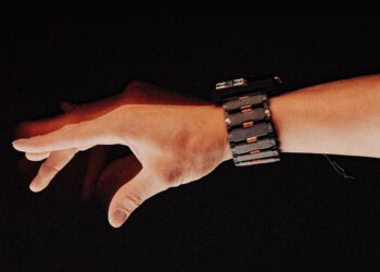 Goodbye keyboards and mice—this is how Meta's revolutionary wristband that reads your muscles to operate any device works