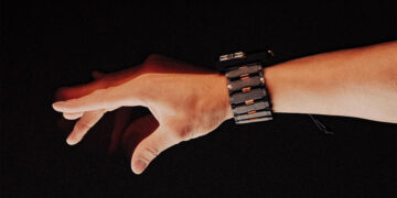 Goodbye keyboards and mice—this is how Meta's revolutionary wristband that reads your muscles to operate any device works