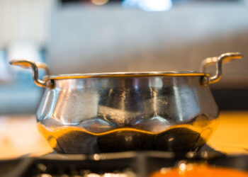 The FDA issues an urgent warning in the US—these kitchen utensils imported from India release lead into food and are already being sold in New York and Illinois