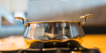 The FDA issues an urgent warning in the US—these kitchen utensils imported from India release lead into food and are already being sold in New York and Illinois