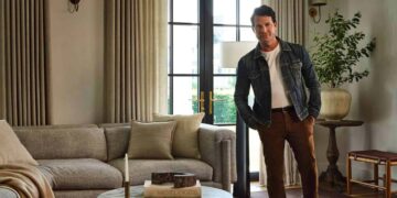 Goodbye to vertical blinds—the trick used by designers like Nate Berkus to transform sliding doors into an elegant and welcoming space
