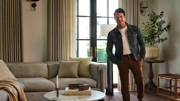 Goodbye to vertical blinds—the trick used by designers like Nate Berkus to transform sliding doors into an elegant and welcoming space