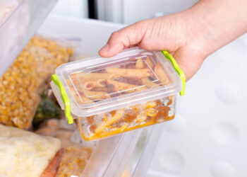 No more waiting to put food in the refrigerator—experts say that putting hot food in the refrigerator is safer than letting it cool outside—this prevents dangerous bacteria and foodborne illnesses