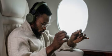 Listening to the same song over and over again is no coincidence—psychology reveals what it says about your mind and your deepest emotions