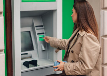 The most common mistake made by millions of people at US ATMs is done at the end of the transaction without realizing that it puts their money at risk