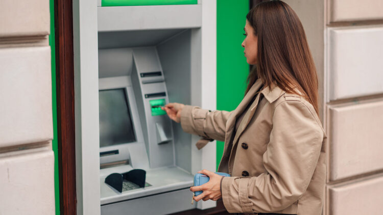 The most common mistake made by millions of people at US ATMs is done at the end of the transaction without realizing that it puts their money at risk