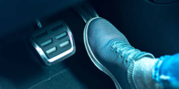 The hidden secret of the accelerator—how “one-pedal driving” works to recharge your electric car without stepping on the brake