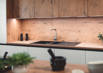 Goodbye tiles—in 2025, treated wood will conquer kitchens with elegance, durability, and warmth that will completely transform your home