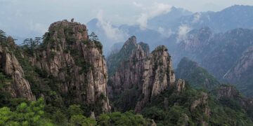 Confirmed—China manages to reduce CO₂ emissions by 400 million tons and now plans to transform polluted air into food for humans and animals