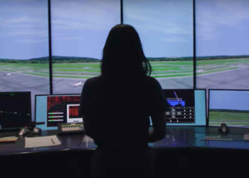 Chaos in the skies over the US—air traffic controllers admit they are “drowning” and taking on second jobs due to the government shutdown