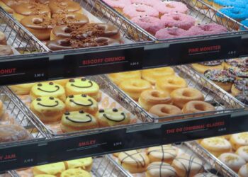 Confirmed—Dunkin' orders hundreds of doughnuts to be thrown away at the end of the day, even if they are in perfect condition, and here's why