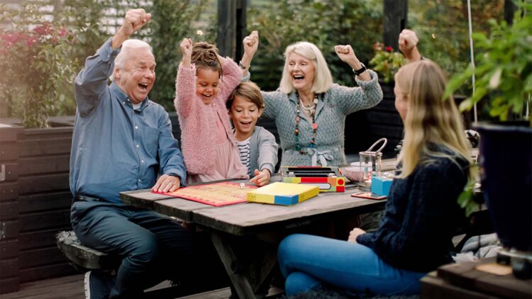 The ideal game for families and grandparents—Jungle Speed combines laughter, reflexes, and cognitive stimulation