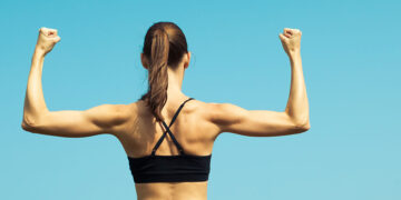 Confirmed—The simple trick to say goodbye to “bat wings” without going to the gym