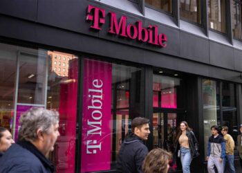 A blow to consumers' wallets—T-Mobile increases its late payment fees, causing customers to flee to competitors