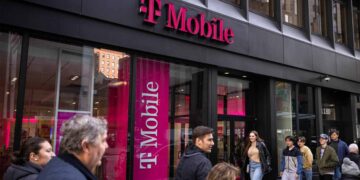 A blow to consumers' wallets—T-Mobile increases its late payment fees, causing customers to flee to competitors