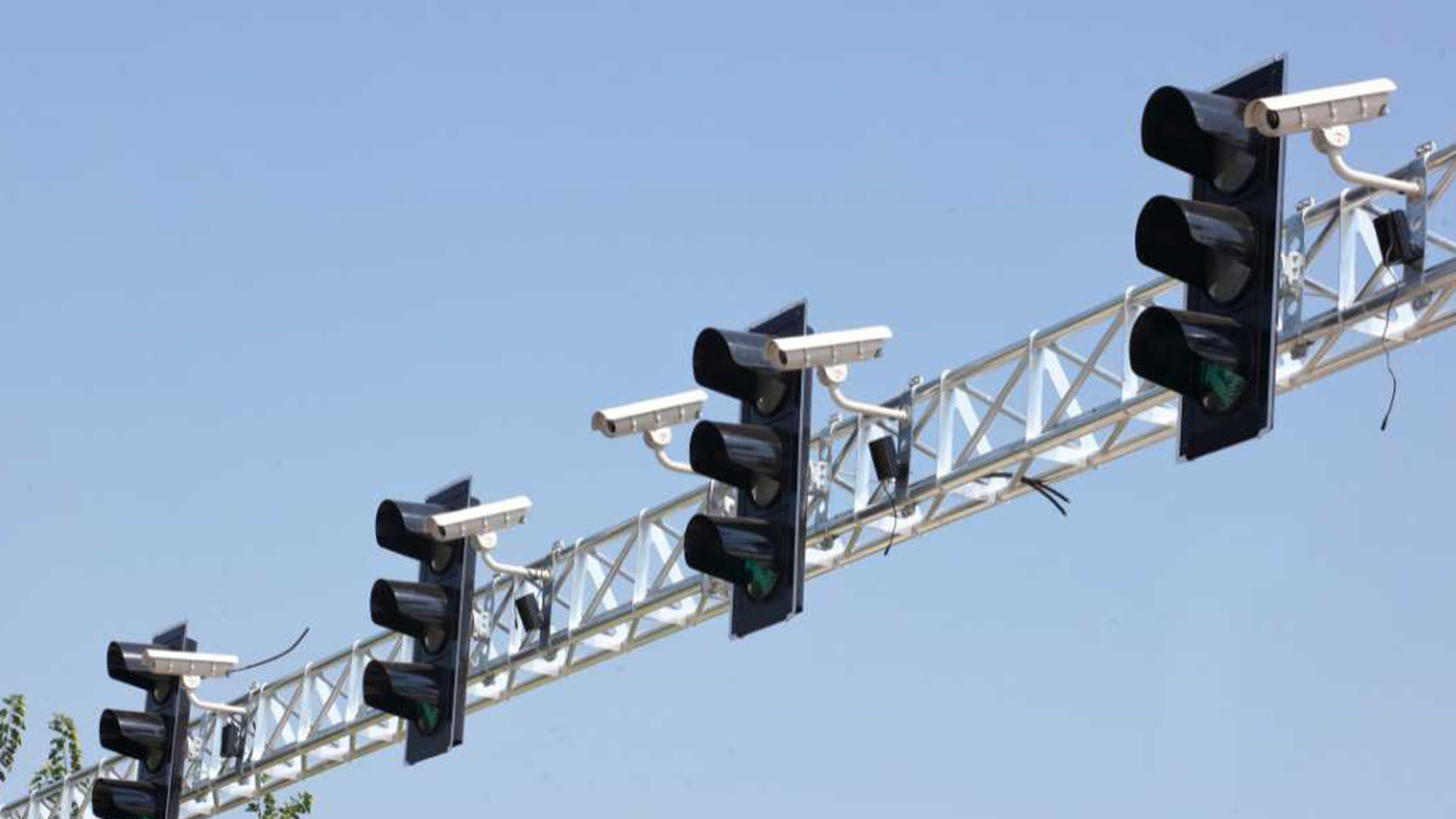 Wisconsin gives green light to traffic cameras—fines of up to $100 for speeding and running red lights