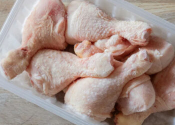 Confirmed by experts—cutting up chicken before freezing it prevents bacteria, preserves flavor, and reduces waste