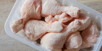Confirmed by experts—cutting up chicken before freezing it prevents bacteria, preserves flavor, and reduces waste