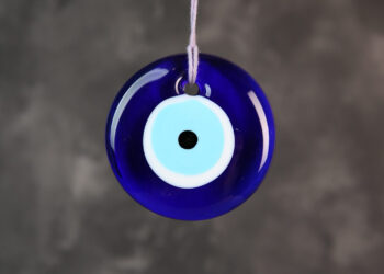 The home test to find out if someone has put a curse on you—you only need two kitchen ingredients