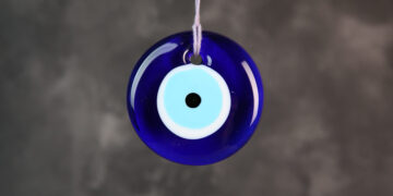 The home test to find out if someone has put a curse on you—you only need two kitchen ingredients