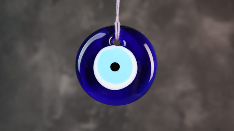 The home test to find out if someone has put a curse on you—you only need two kitchen ingredients