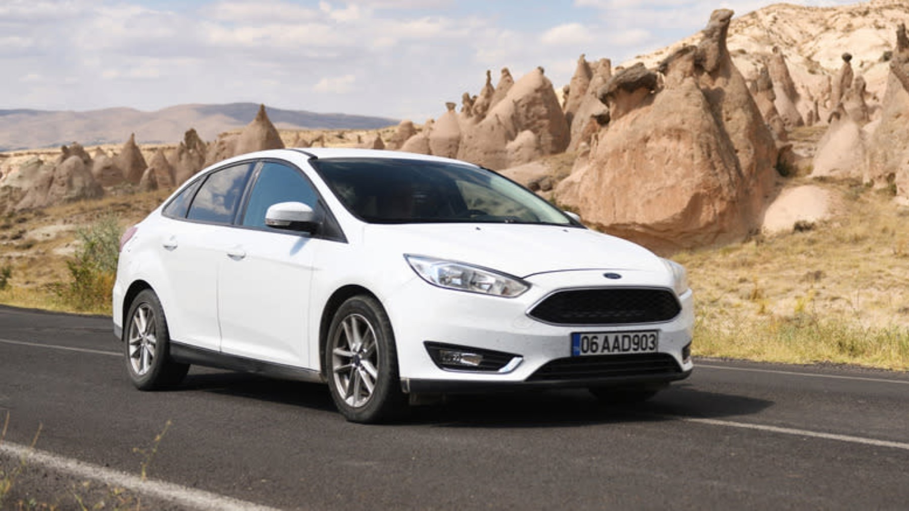 Final farewell to the Ford Focus—the hatchback that marked generations is no longer in production, highlighting the crisis facing traditional cars in the face of SUVs
