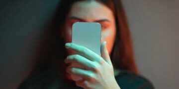 It's official—scientists confirm that early smartphone use is associated with increased mental health problems in adolescents