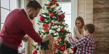 Farewell to the classic Christmas tree star—the new trend with personalized pennants modernizes tradition without losing its symbolism