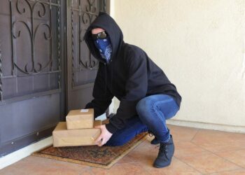 No expensive cameras or mailboxes—Arizona police offer a free trick with just one call that scares away thieves