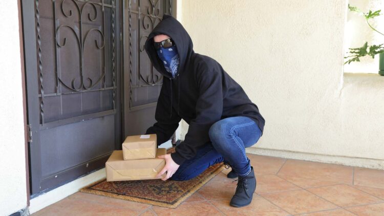 No expensive cameras or mailboxes—Arizona police offer a free trick with just one call that scares away thieves