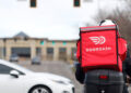 Goodbye to fast orders without tips—DoorDash warns that orders without tips will take longer to arrive, sparking national controversy in the US