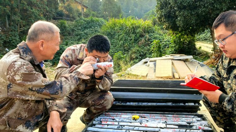 It's official: Chinese geologists announce a potential mega gold deposit in Hunan, and the mining world holds its breath—it promises more than 1,000 tons