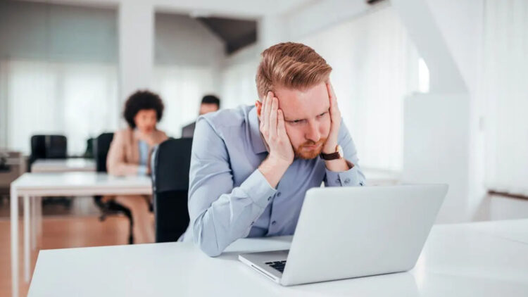 Scientists and researchers confirm that relying too heavily on artificial intelligence is weakening critical thinking