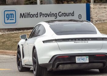 Goodbye to traffic rules in the US—the unusual city with no license plates or gas payments baffles authorities and analysts