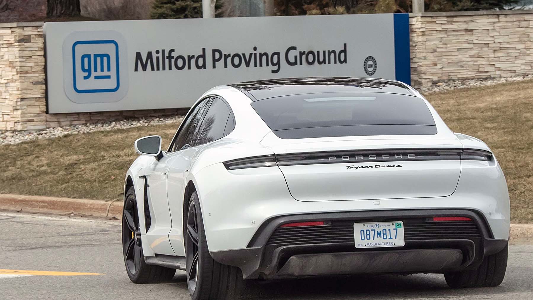 Goodbye to traffic rules in the US—the unusual city with no license plates or gas payments baffles authorities and analysts