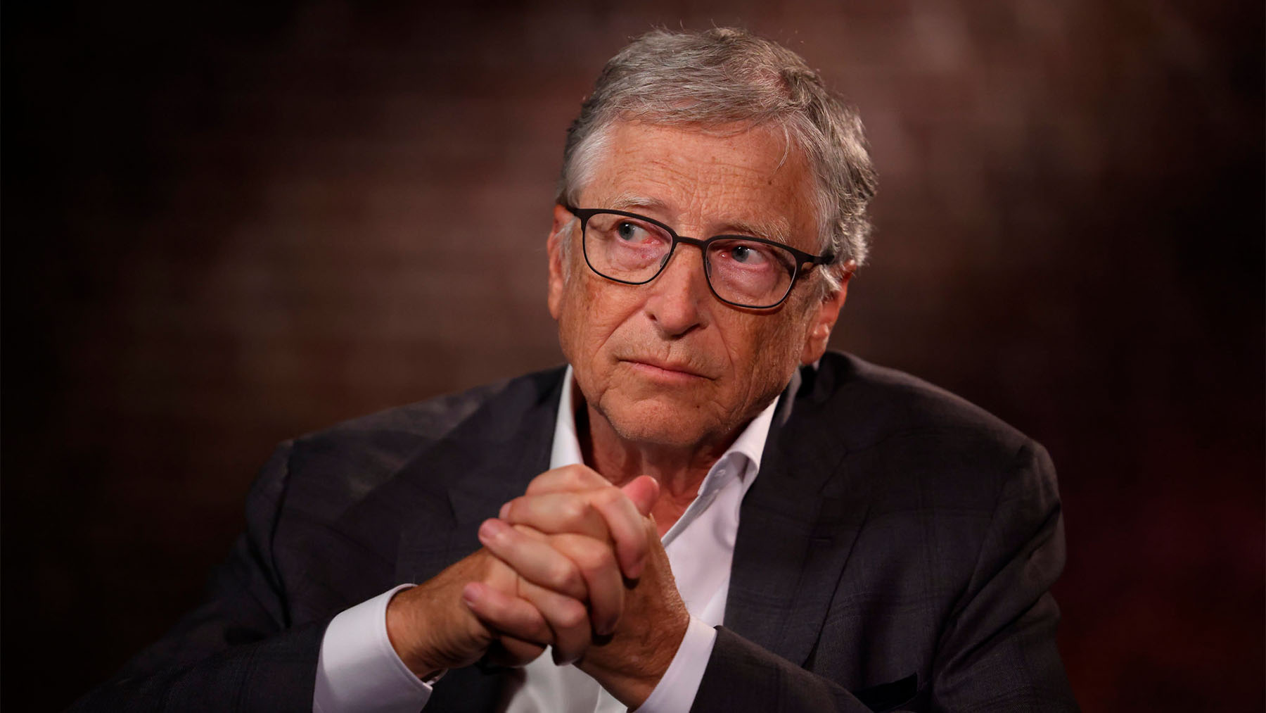 Goodbye to cell phones—the new alternative recommended by Bill Gates that is already trending worldwide