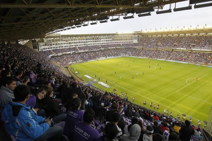 “Van a conseguir que haya más gente sobre el césped que en las gradas”