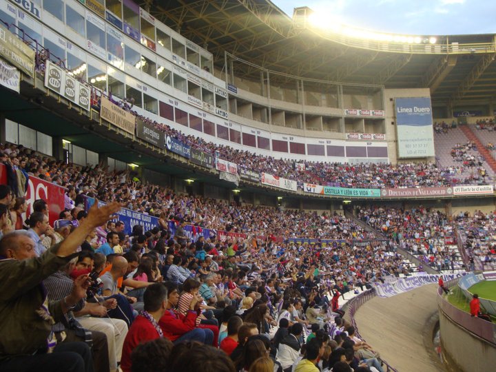 “Van a conseguir que haya más gente sobre el césped que en las gradas”