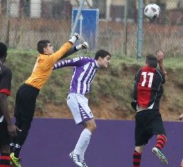 Sufrida victoria para el División de Honor