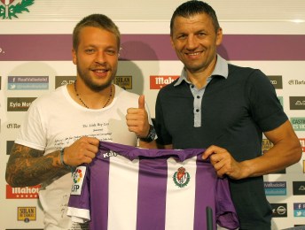 Ebert ya luce la blanquivioleta