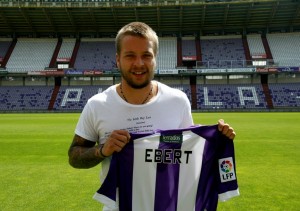 Ebert ya luce la blanquivioleta