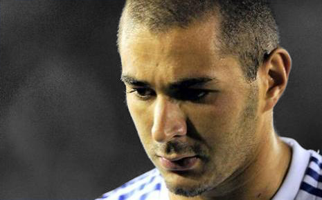 7632497682 l attaquant du real madrid karim benzema copia