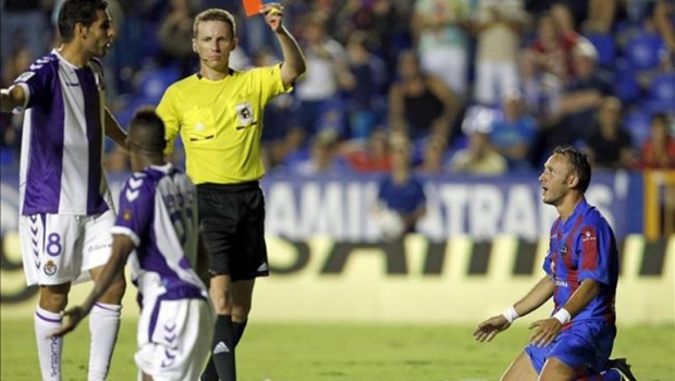 El Real Valladolid presenta alegaciones por la tarjeta roja a Bergdich